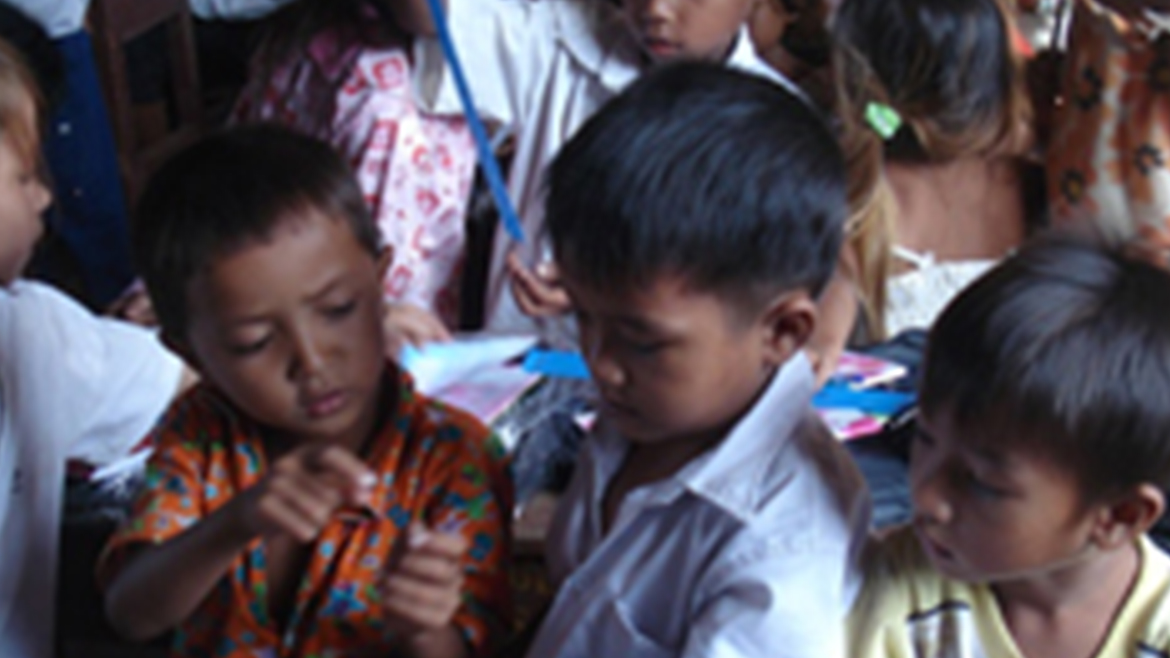 Uniformer til skole i Cambodia